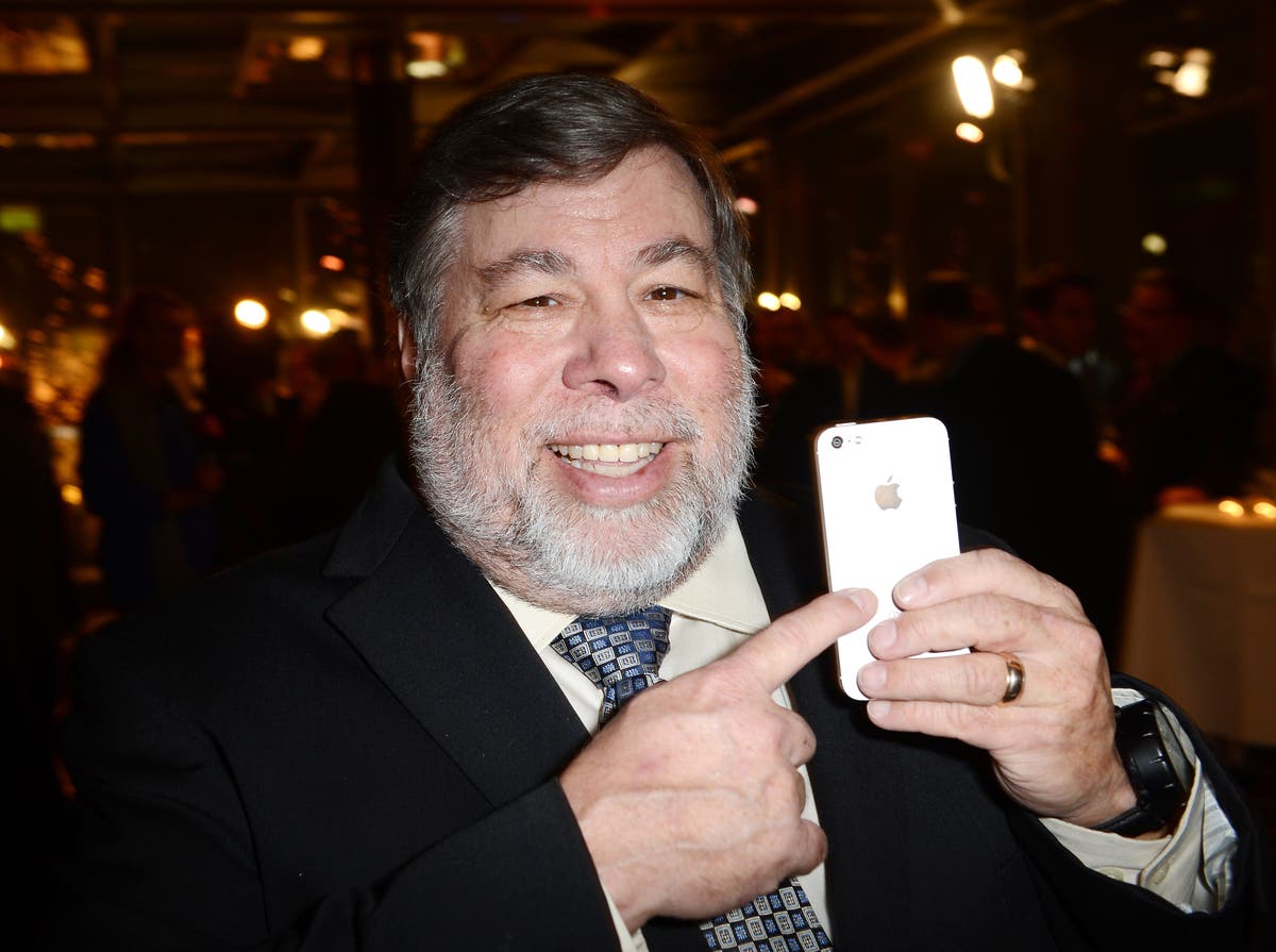 Steve Wozniak announces private space company to clean up space debris in orbit