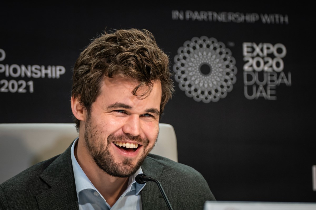 Magnus Carlsen retains title after winning lopsided match