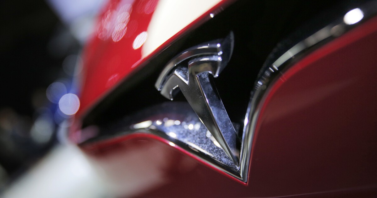 DMV ‘revisiting’ its approach to regulating Tesla’s public self-driving test