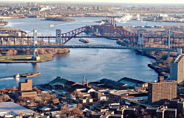 Is There Sunken Treasure Beneath Hell Gate in NYC?