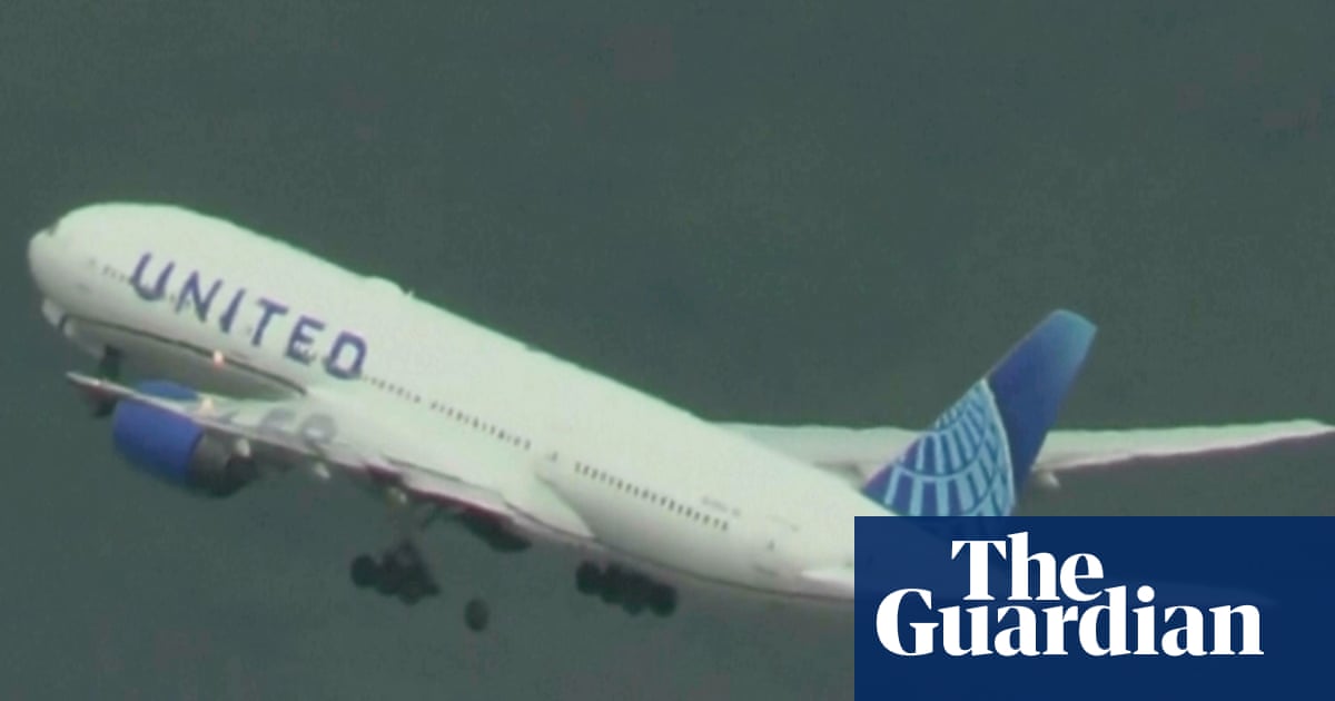 Boeing 737 MAX suffers landing gear failure, rolls off runway