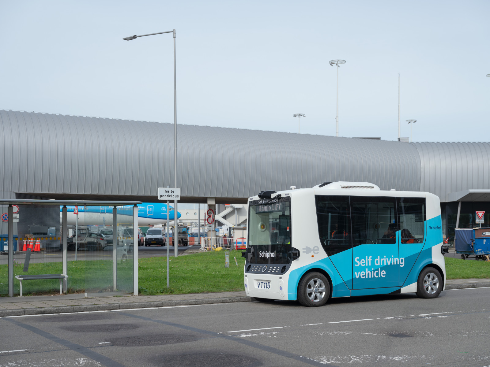 Schiphol conducts trial with self-driving buses on airside