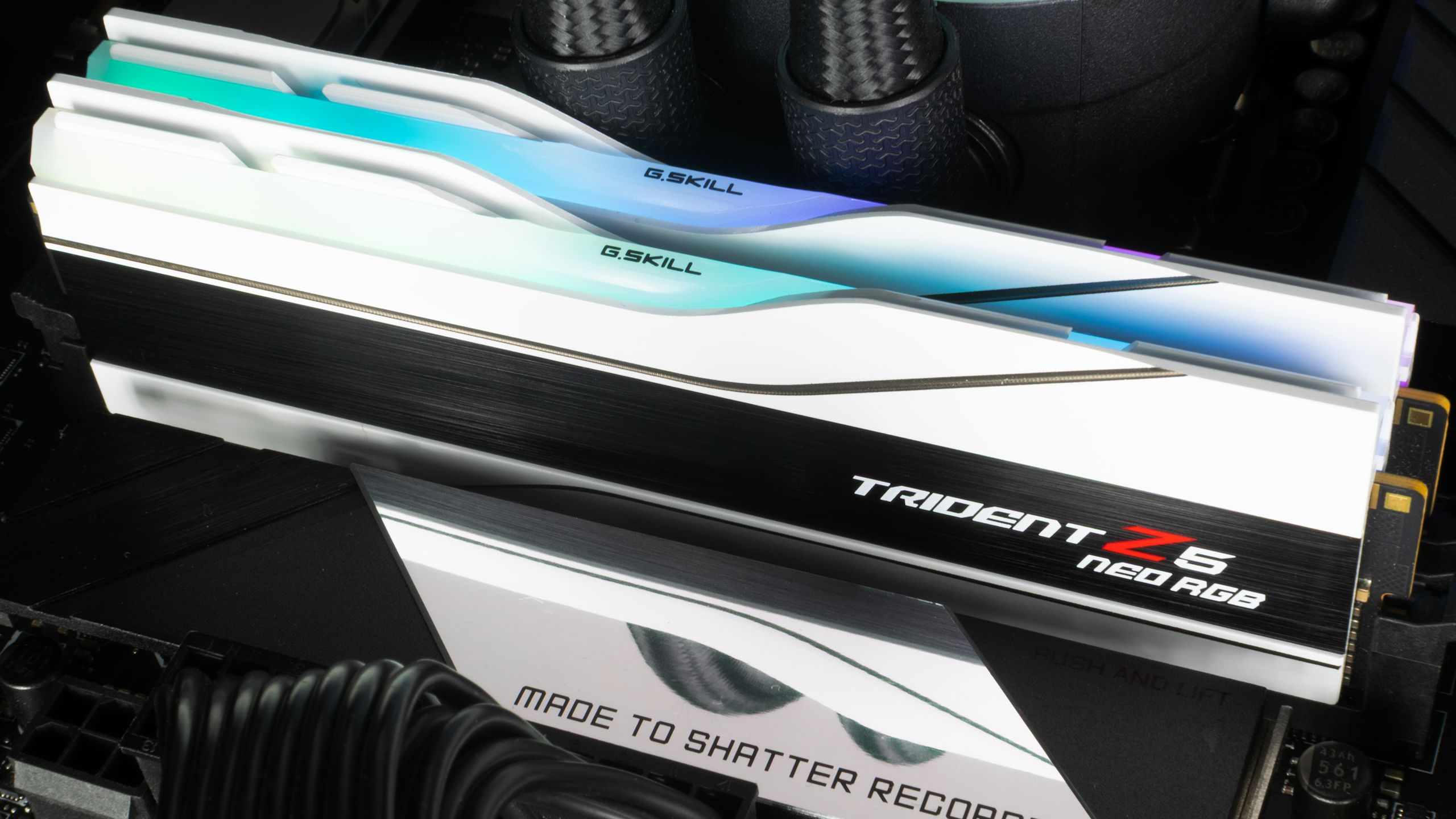 PS5 now costs less than 64GB of DDR5 memory. RAM jumps to $600 due to shortage